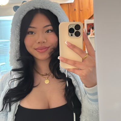 art student, painter, gamer // I stream on twitch occasionally ✨🌸