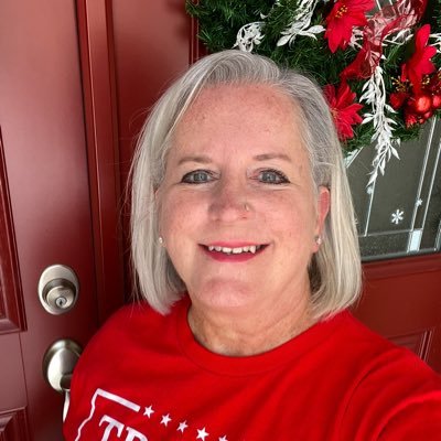 Just a lady trying to keep up-to-date on the best of the best newsfeed. Positive vibes only. The chance I’ll respond to your DM is 1 in 10,000.