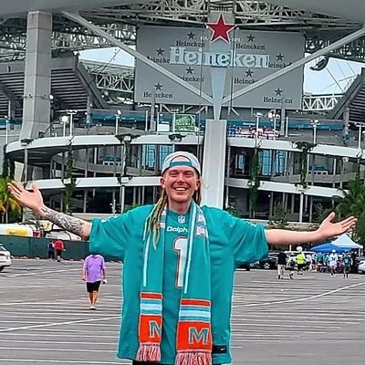 Artist | Entertainer | Songwriter 🎙🎶
Life-Long Miami Dolphins Fan 🐬🌴