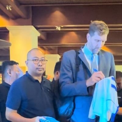 Basketball fan, loves the Mavs and now also likes the Lakers 🙂