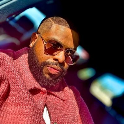 WHITE TOED ENTHUSIAST ⚪️ ZADDY SHORT WEARING 😏 OLD FASHIONED DRINKING 🥃 FULL BEARD HAVING KING 🤴🏾
