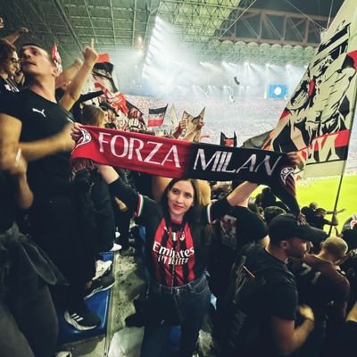 La Fifas •
Rossonera ❤️🖤 Puma ⚽️
🟢⚪️🟣
Stone cold Slytherin.
Derecho del Deporte ⚖️