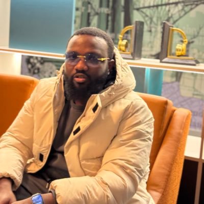 Branding Consultant @fprints_ on IG Creative Director at Fade Fashions. I brand,sell urban outfits, Street wears and casuals. 🇳🇬 🇬🇧🏴