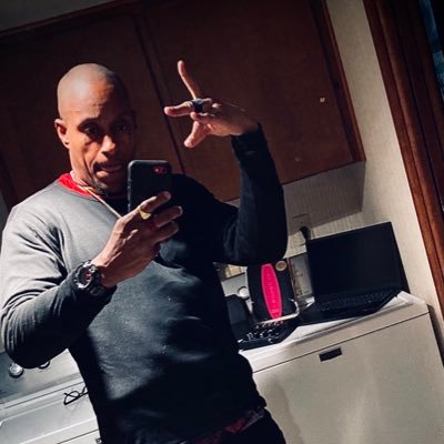 Bloody Big Ru🩸🩸🩸🩸🩸 is Alive Elm Street PIRU 350 Bix Nightmare Gang Artist🎙️Musician 🎹 Grammy Nominated Producer 💻 🛑 Stealing my music Ayo