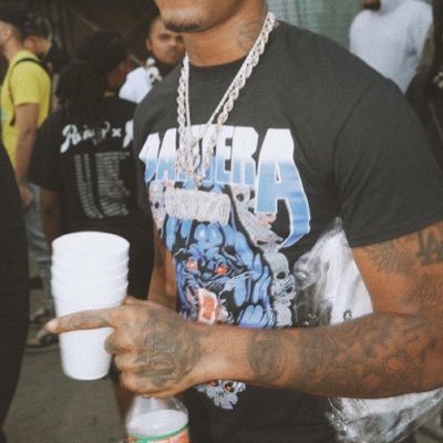 Handsome nigga. I love 🐱 and 🍆 (Lowkey) no phones📱🚫
