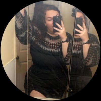 emmy_formal's profile picture. my neck hurts
