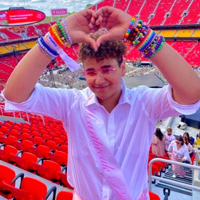 keatonsversion's profile picture. A 19 gay guy in love with a 35 year old blonde woman ✨July 8th arrowhead stadium✨