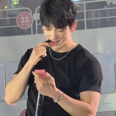 peep__hole's profile picture. weaknesses: got7, haikyuu 🛐