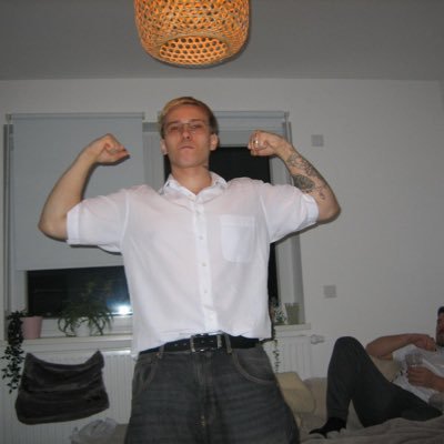 notluksa's profile picture. Fick afd
