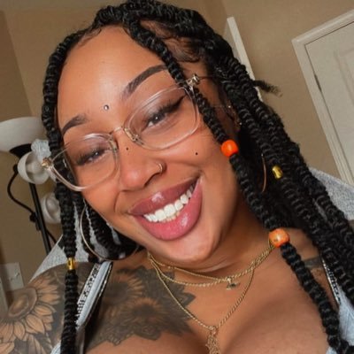 Natural beauty 🏡18+Award winning Adult star 💫 •Video creator •Model •
Let’s be friends 😊🥰