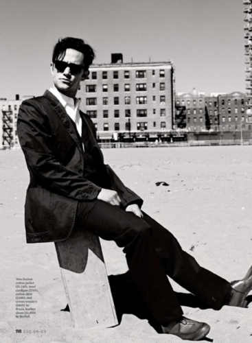 Touch my sisters or my girl, and I'll personally rip your pinky finger off. | Mature RP. #French
