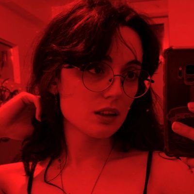 Terroriste Intellectuelle / She/They /Lesbian
🦋J'ai des papillons dans le ventre, et des larves dans les yeux.
I serve cunt