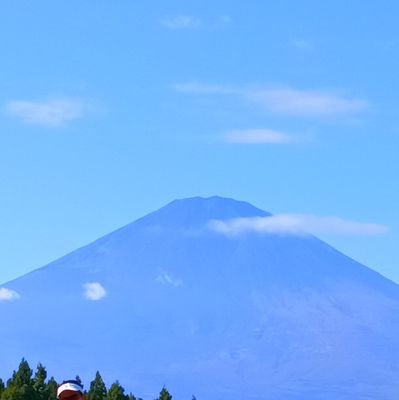 Johndoedesko's profile picture. ツイートは情緒不安定発電。
地方の日常を淡々とかたります。ロン毛でネクタイの締め方も知らないけれども大手広告代理店とかテレビ放送の幹部になれちゃう、役人にコシヒカリを送っちゃうおじちゃんです。