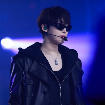 derickhyungnim's profile picture. nope. that’s not me