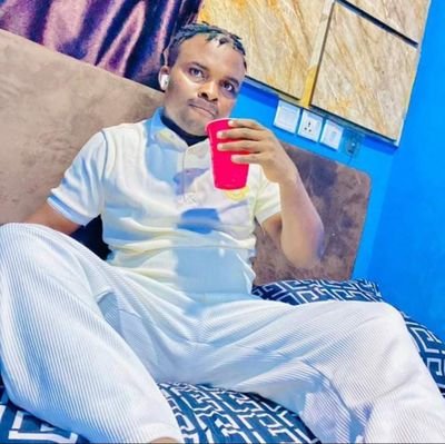 Emmanue94200456's profile picture. 