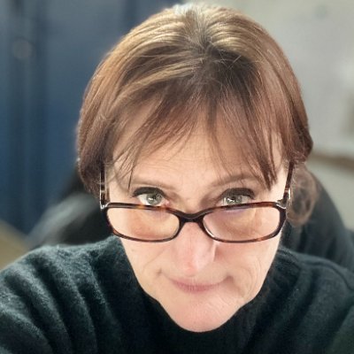 Journaliste. Rédactrice en chef du quotidien L’ Ardennais. Ex-rédac chef d’@actufr. Passion #SEO. Sniffeuse de tendances. #ESJLille69e