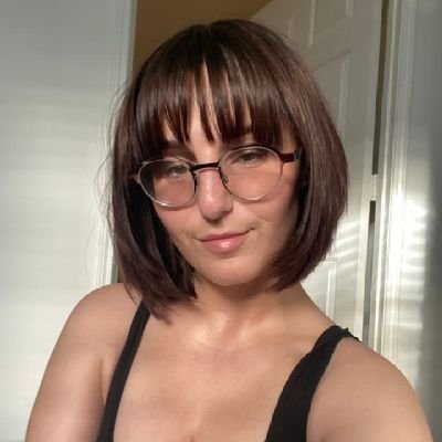 Down for porn bookings,sells contents and in for adds,don't DM if you aren't ready for anything 😕 🥺