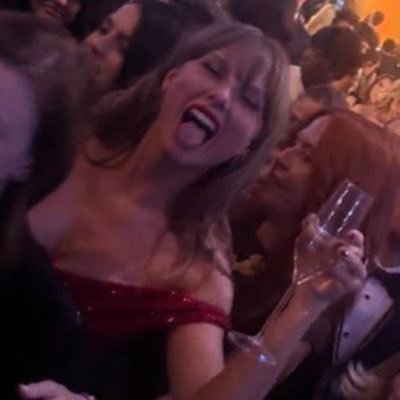piconxca's profile picture. for a moment i knew cosmic love