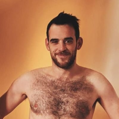 Irish Chef by day/
Adult Star by night
Either way I'm holding meat 🍖