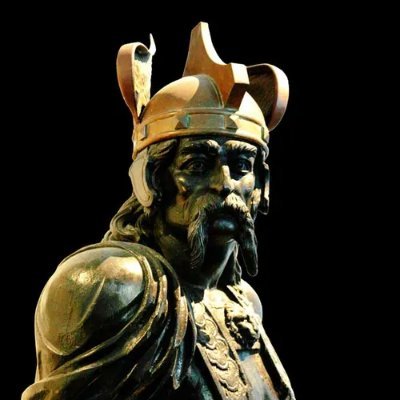 Seeker and defender of truth. Human and believer in human being. Sceptic of horizons and delivered narratives. Unknower and student of life.