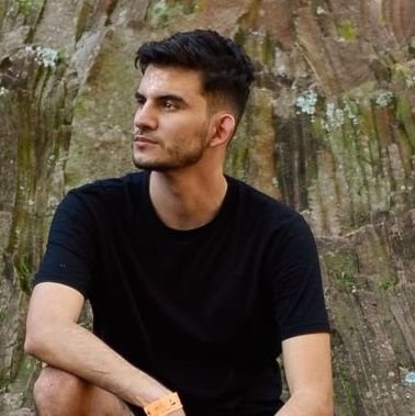 Cerrista y cinéfilo podría decirse, en otra realidad saco canciones cada tanto.