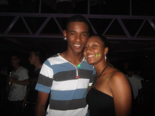 com vc ao meu lado sou mais feliz...........

te amo (guiga)