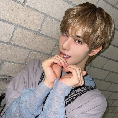 JINSIK ? LOML!! 🥰
~07~ she/her~indian~
(dms are always open 💌 )
₊✩‧₊˚౨ৎ˚₊✩‧₊