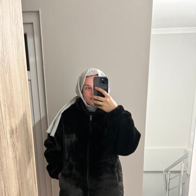 zhrrakca's profile picture. 05.10 💍