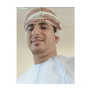 المديرية العامة للجريدة الرسمية، وزارة العدل والشؤون القانونية. ماجستير الإعلام وعلوم الاتصال.