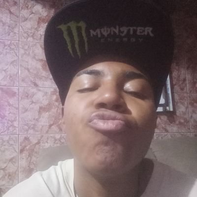 YanBitti's profile picture. 