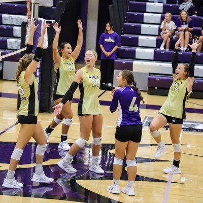 Warrensburg high school • grad year 2024 • varsity volleyball🏐 POS- DS/L• varsity soccer ⚽️ POS-forward/wing • 4.16 GPA • 📞-660-441-7022 • #5️⃣