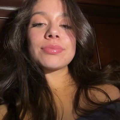 isaholguin_'s profile picture. | 🍉 | she/her |