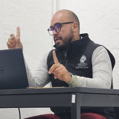 Aux Secre Gral FEUD 06-09. Srio Gral FADER 09-10. Secre Gestión Social CNOP Mpal. EJR, UR. Presidente de Identidad Universitaria A.C., TLB