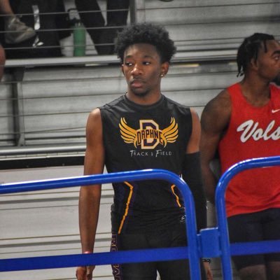 DHS Track and field ‼️ 60/110/300/400 hurdles 🎓 class of 2025 5’11 160lbs kd hurdles@gmail.com
