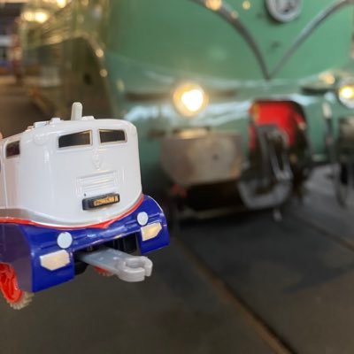 主に鉄道模型、きかんしゃトーマス、ヒカリアンを扱っております。 トーマスシリーズは全ていけます。 たまに撮り鉄写真あります。 ※英鉄ではありませんトマクラです。