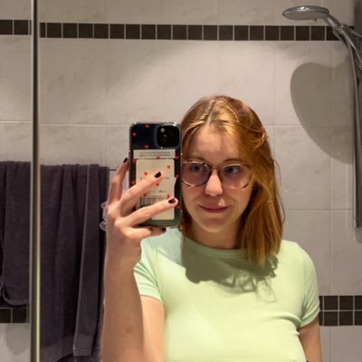 lilfrozenpie's profile picture. she/they 💓 playing val for ?  🇵🇸 free palestine