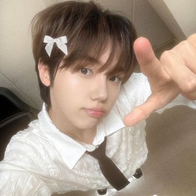 ʚ wouldn't this sacchariferous smile be a sign of your encouragement on this exhausting day? a sweet smile while lying down is the most grandiose ɞ