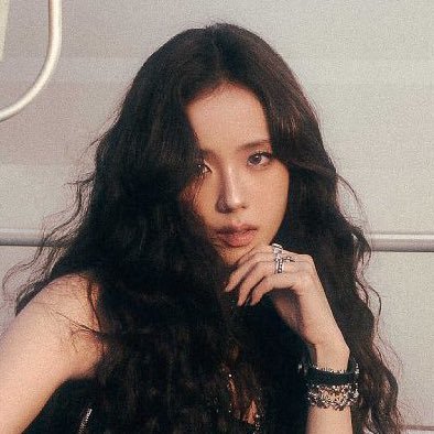 jisooslipbite's profile picture. 🪻