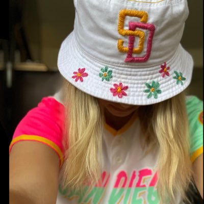 Ash_Padres's profile picture. ⚾️#FriarFaithful • 🏈#SkolVikings • ⚽️#FlowWithUs ✨happily married✨ so only DM if you’re talkin ball • current Fernando Tatis Jr. simp & former 2-way player