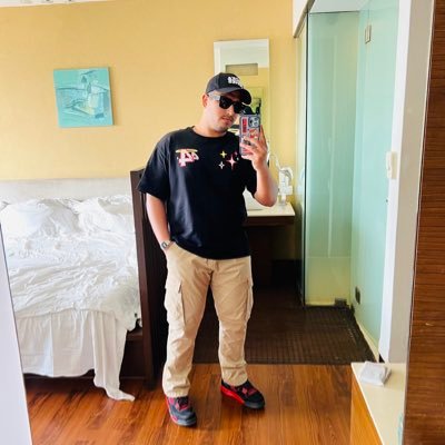 nkhattri004's profile picture. Look at the stars 💫
Look how they shine for you
And everything you do
Yeah they were all yellow 💛

https://t.co/m3X84ls8DJ