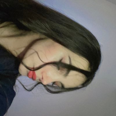 _fatemeel's profile picture. درحال فروپاشیِ روانی.