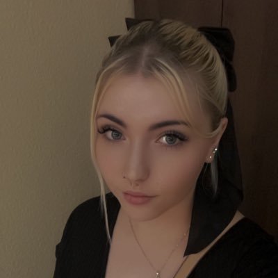 ParryKyra222's profile picture. account no longer in use