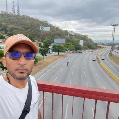 🇻 Venezolano! Fotógrafo! Buen cine y buena música! Bailar te relaja la vida! Historia y Arte! Ucista-uc(bárbula) Valencia- Edo. Carabobo
+58414046.... WhatsApp