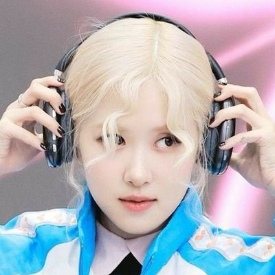 Supporting ROSÉ around the world, across FM, satellite & online waves 📻
Airplay statistics and request tutorials 📊 follow: @rose_usa_union