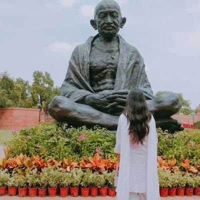 Journalist @TV9Bharatvarsh.
Alumna- @UnivofDelhi, @jmiu_official, @GJUHSR. Tweets are personal. Retweets are not necessarily an endorsement.