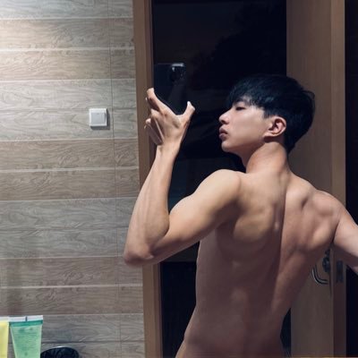 Not Free ( có cọc trước ). Slim, Cao 1m71, 54kg, 19cm, dễ nhìn, 😝 Popper, gel, cockring, gel Kamagra, BCS, cốc quay tay, souding. Zálo: 0586601778