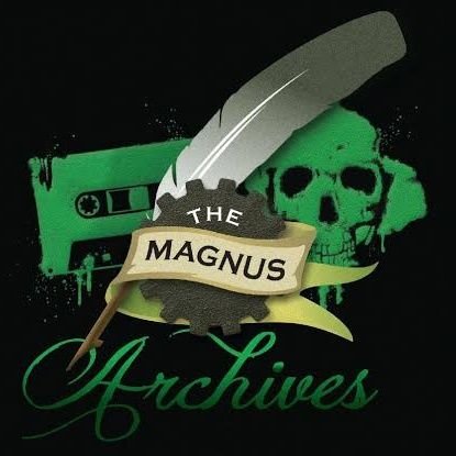 The magnus archives é, com certeza, um podcast. Ele é distribuído pela Rusty Quill. E dizem que foi escrito por Jonathan Sims e dirigido por Alexander J Newall.
