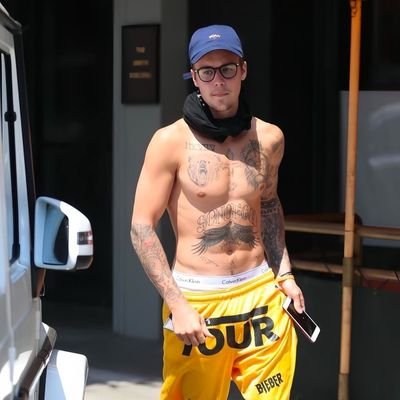 justhenwi's profile picture. 