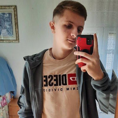 AndreaCvet8's profile picture. 