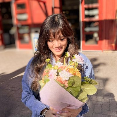Helping startups and SMBs grow through AI, design, and operational strategies ✨ Passionate about all things healthcare, design, and communities 💜